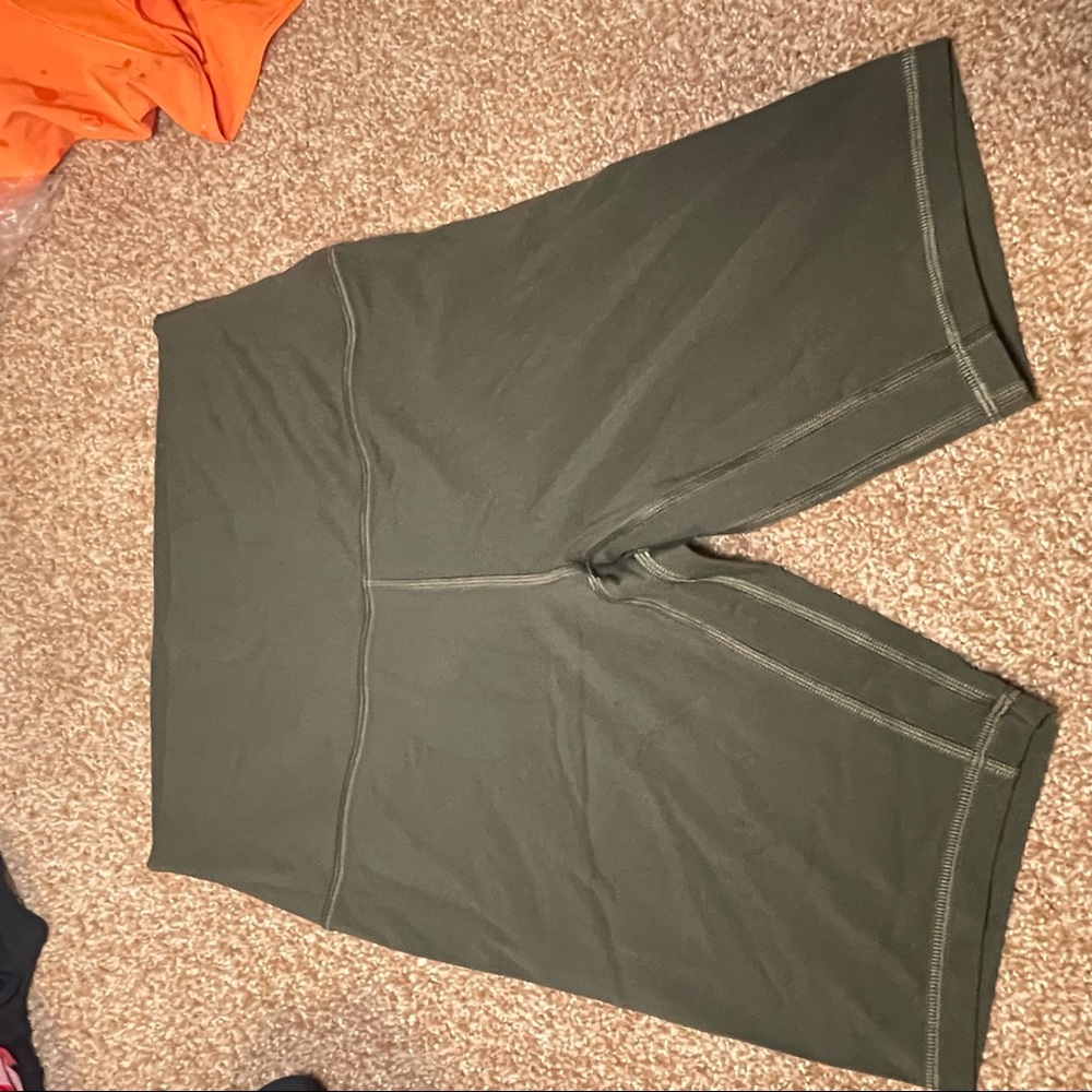 align short 8” dark olive